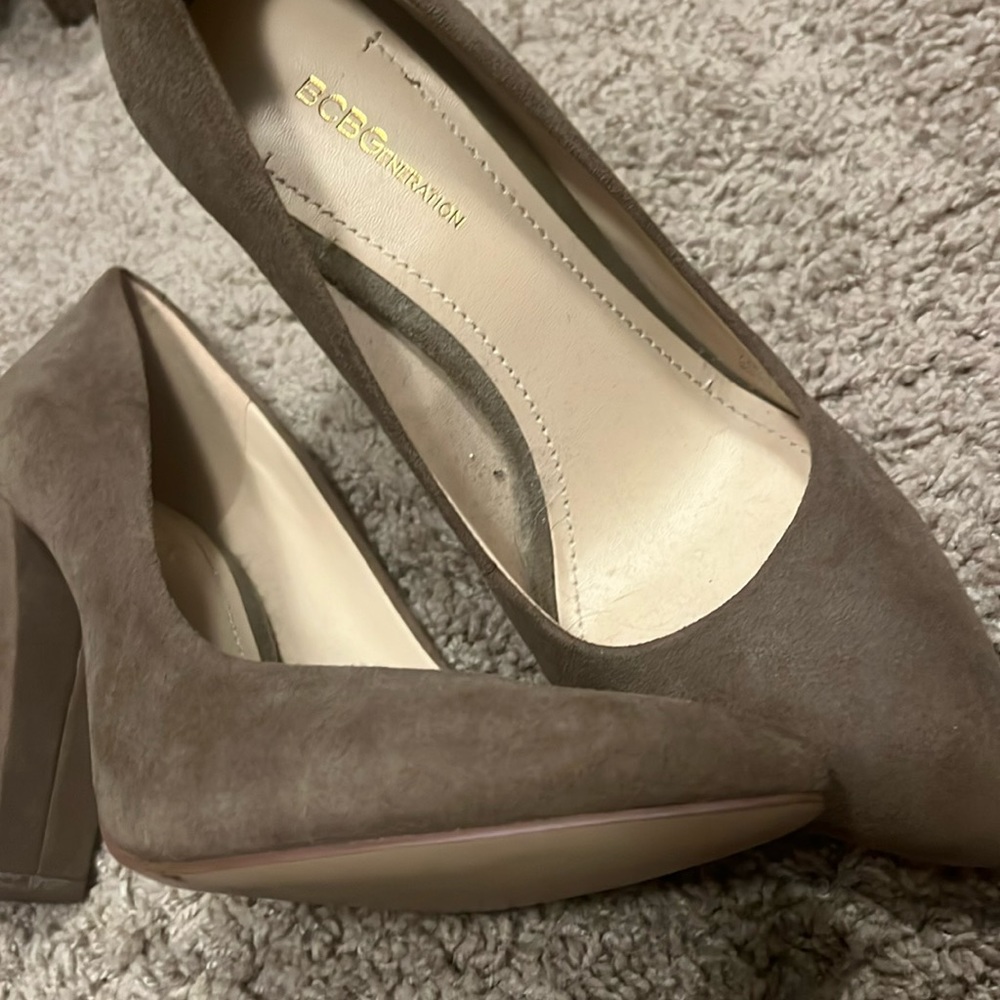 BCBG thick sued green heels